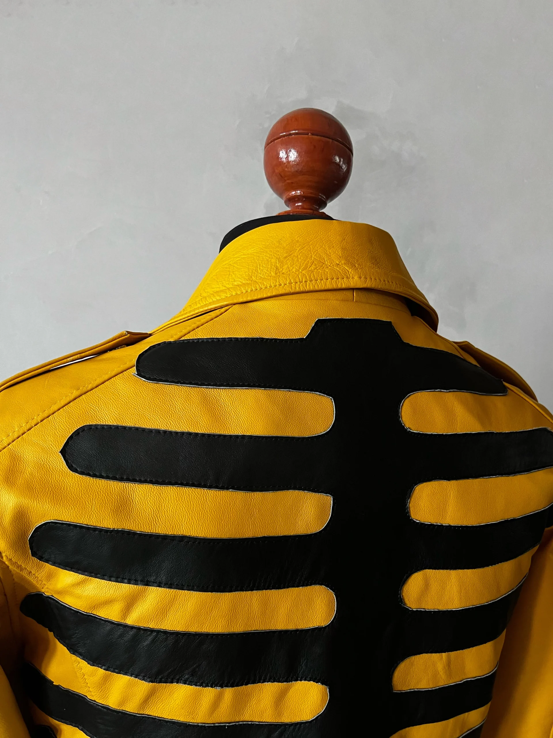 Biker no.1 axl bones black & yellow - Imagen 3