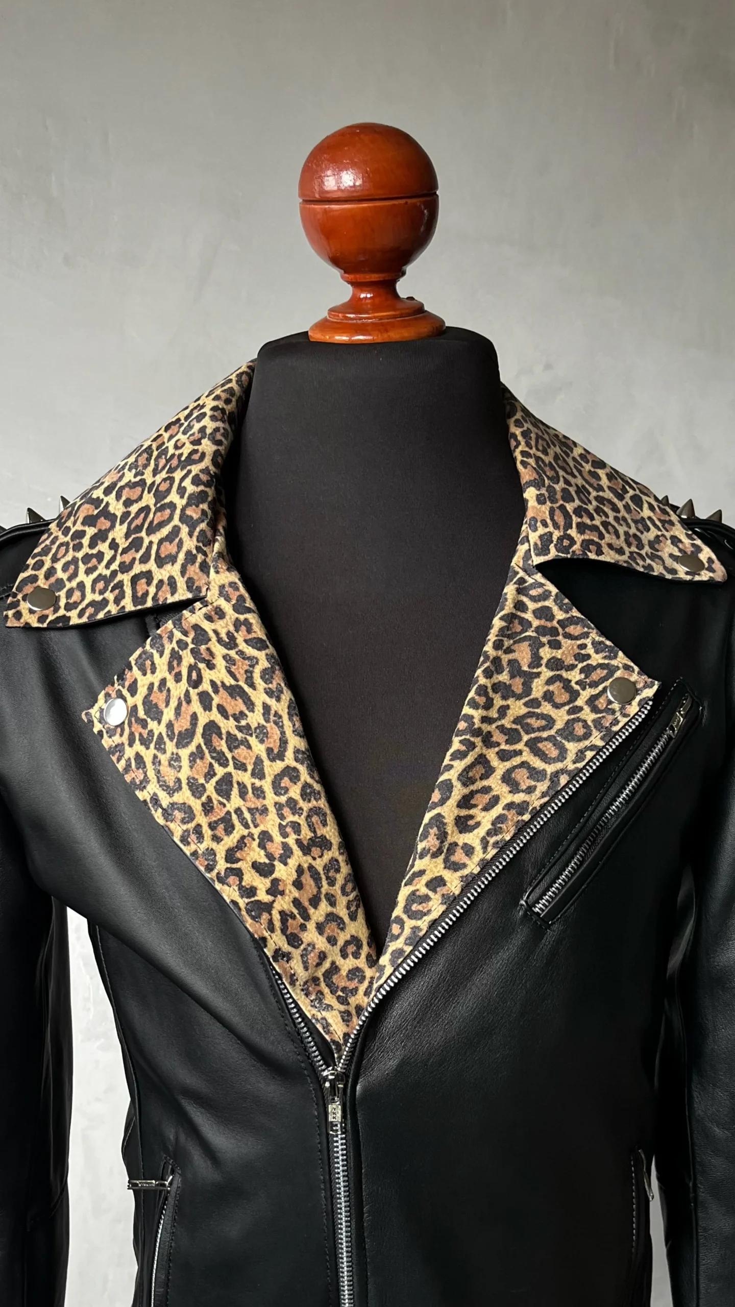Biker no.1 black leopardo - Imagen 4