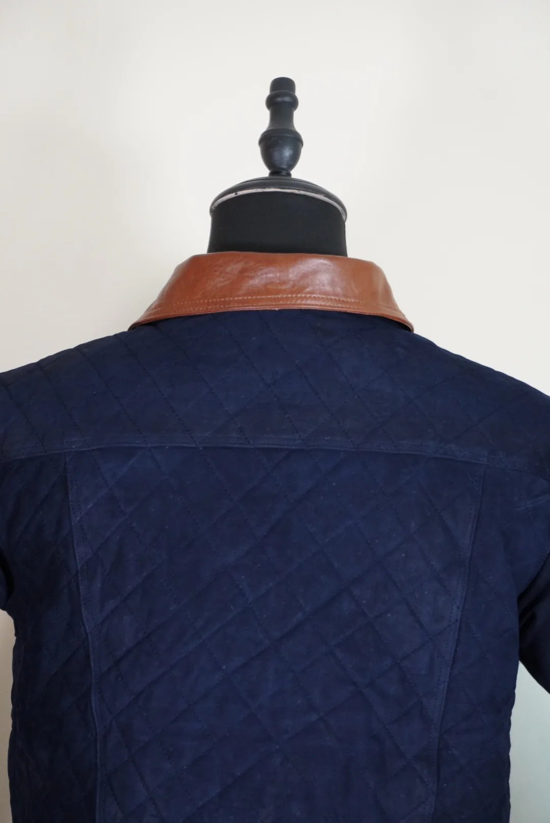 Truker capitonado azul marino - Imagen 5