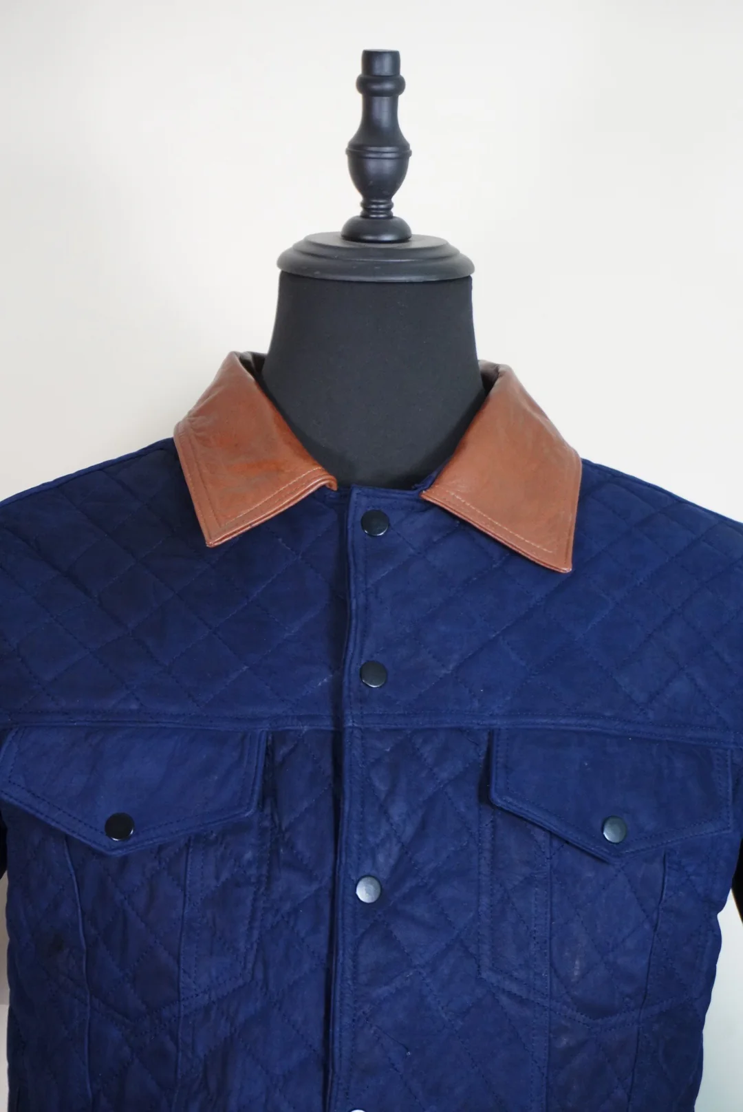 Truker capitonado azul marino - Imagen 7